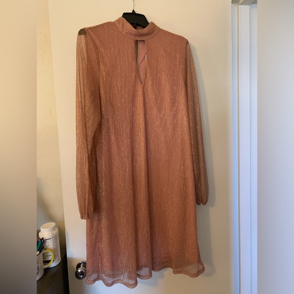 Forever 21 Plus Size Plisse Cutout Mini Dress Size 1X Rose Gold - Picture 2 of 11